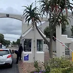 Large Villa, Walk To The Beach