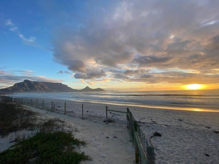 Large Villa, Walk To The Beach